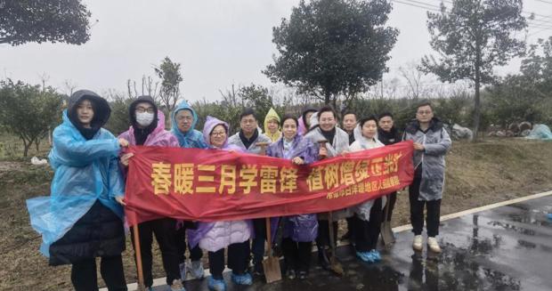 春暖三月学雷锋，植树增绿正当时  ——白洋堤地区检察院开展学雷锋暨植树节志愿服务活动   