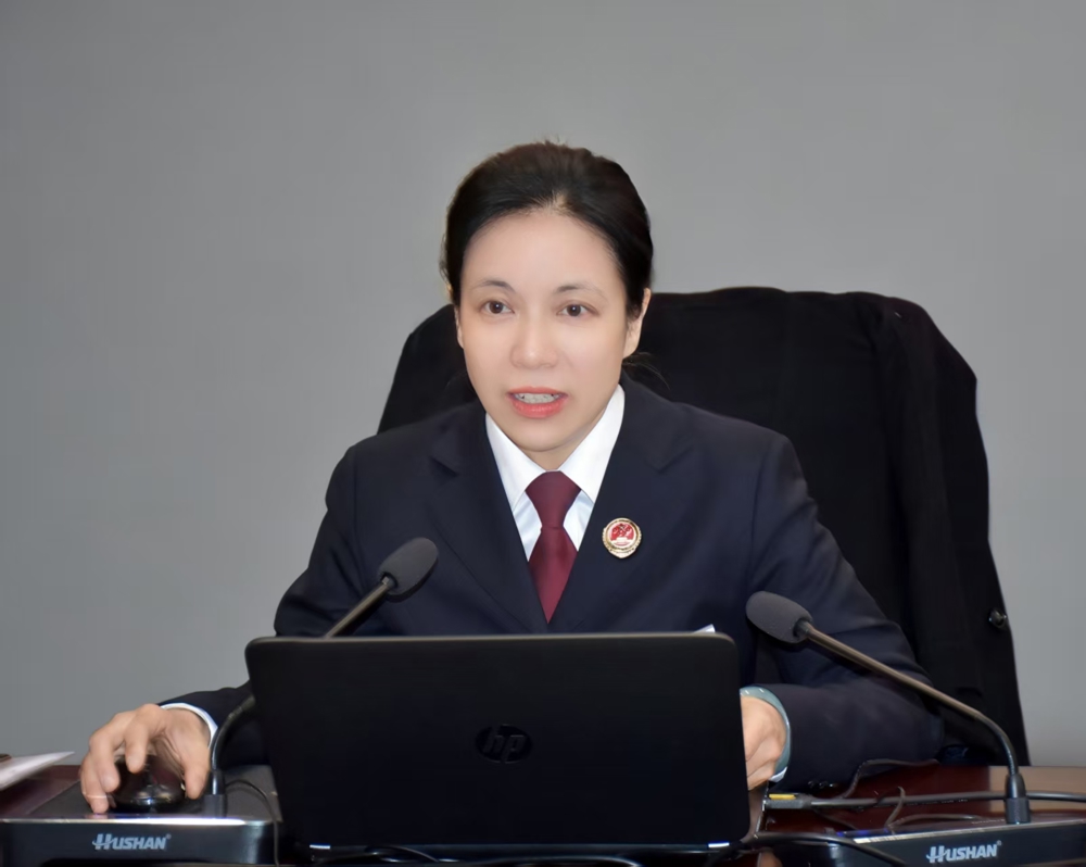 【检徽下·烟火里】致敬白洋堤每一个闪闪发光的她